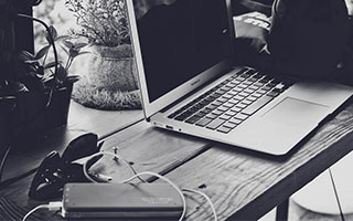 1月27日星期二，农历腊月初九，工作愉快，平安喜乐